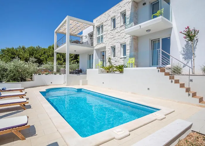 6 Bedroom Luxurious Home In Bol