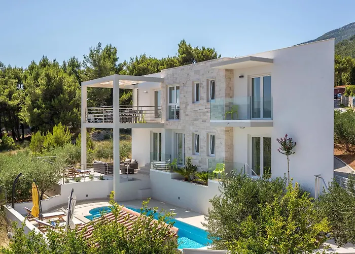6 Bedroom Luxurious Home In Bol